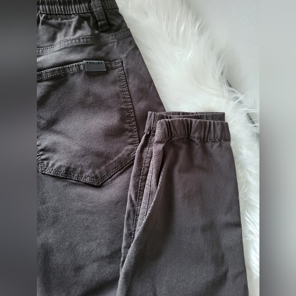 Men's Gray Jogger Pants,  Size Medium (28) - Picture 8 of 8